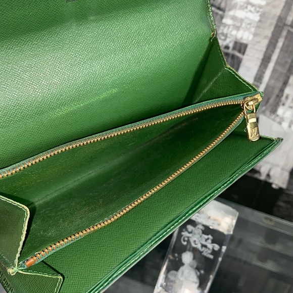 Authentic Rare Louis Vuitton Epi Leather Sarah Wallet - Picture 14 of 16